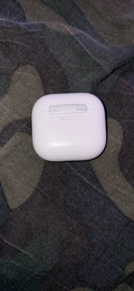 AirPod 4s - photo 2