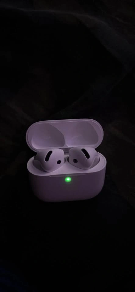AirPod 4s - photo 3
