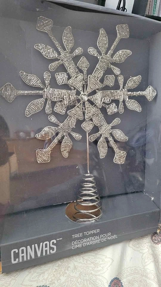 CANVAS tree topper