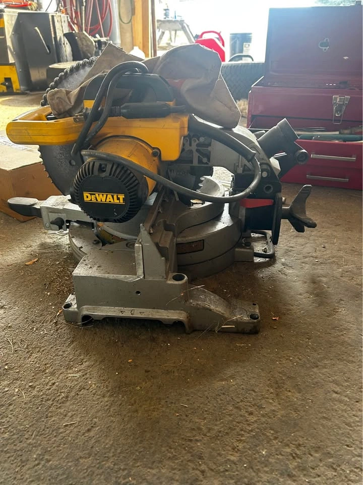 Dewalt saw - photo 2