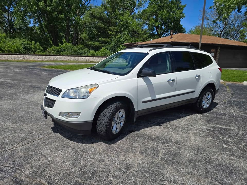 2012 Chevrolet Traverse LS Sport Utility 4D - photo 2