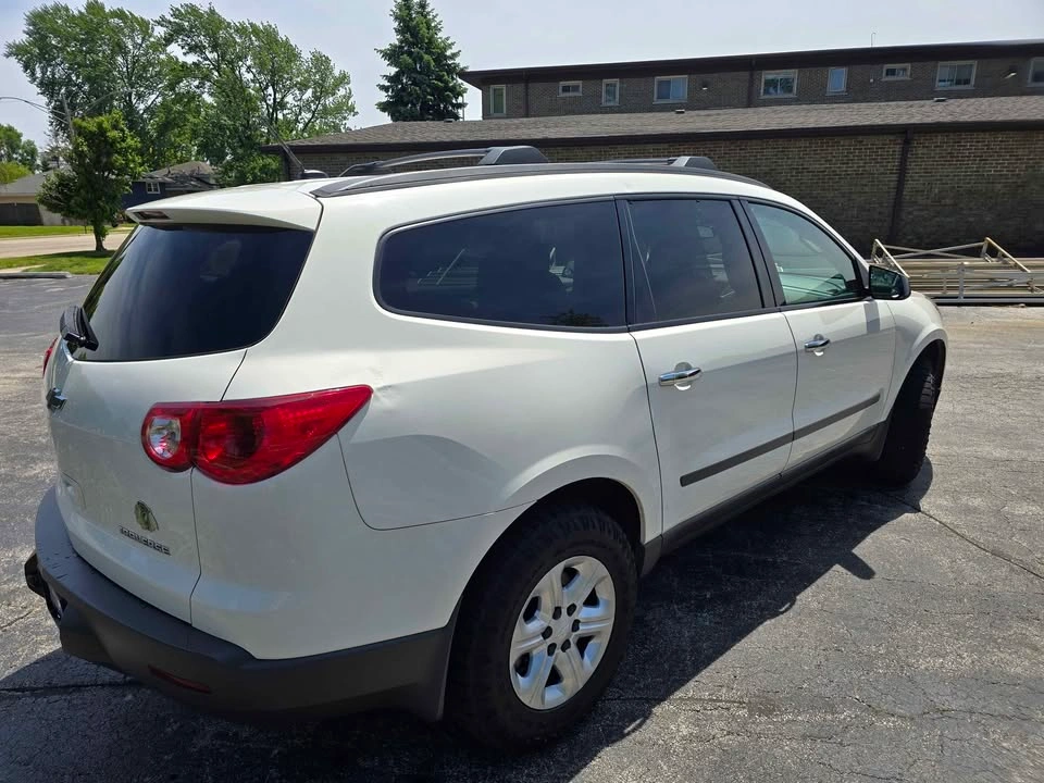 2012 Chevrolet Traverse LS Sport Utility 4D - photo 4