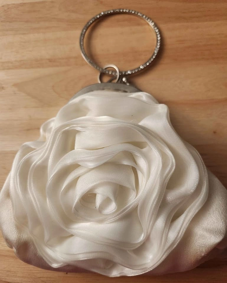 Elegant White Rose Clutch Purse with Rhinestone Handle - photo 2