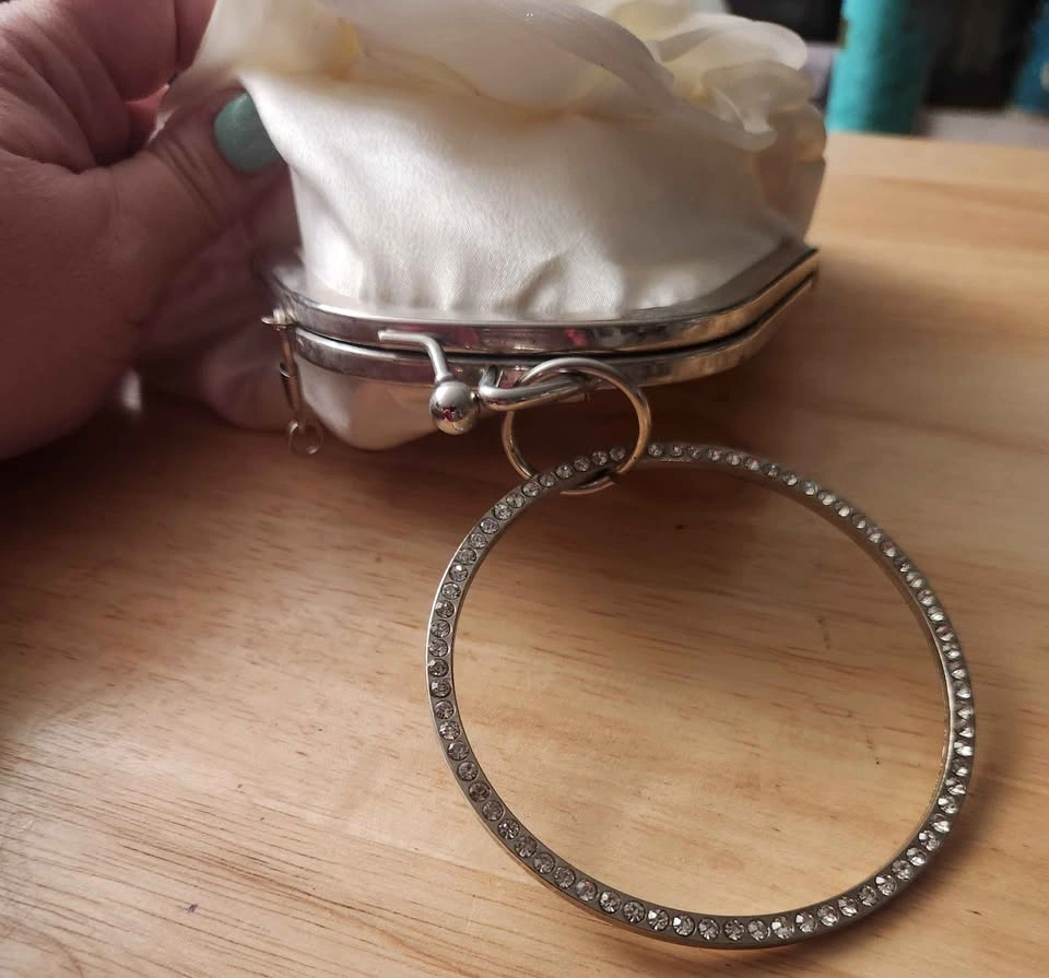 Elegant White Rose Clutch Purse with Rhinestone Handle - photo 3