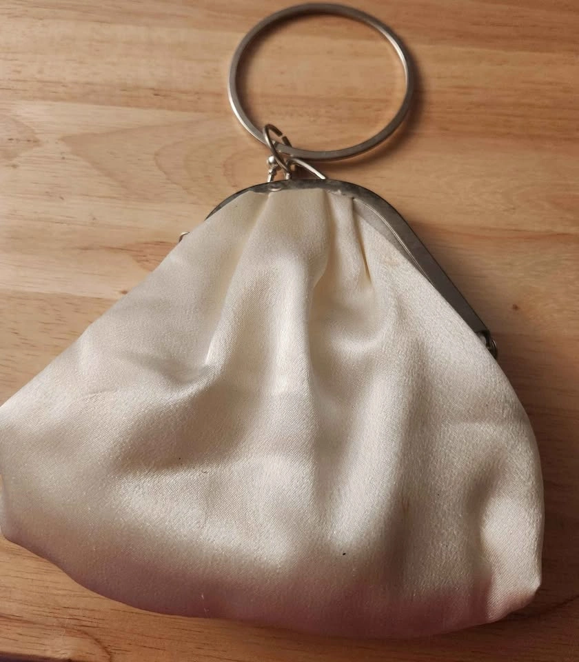 Elegant White Rose Clutch Purse with Rhinestone Handle - photo 5