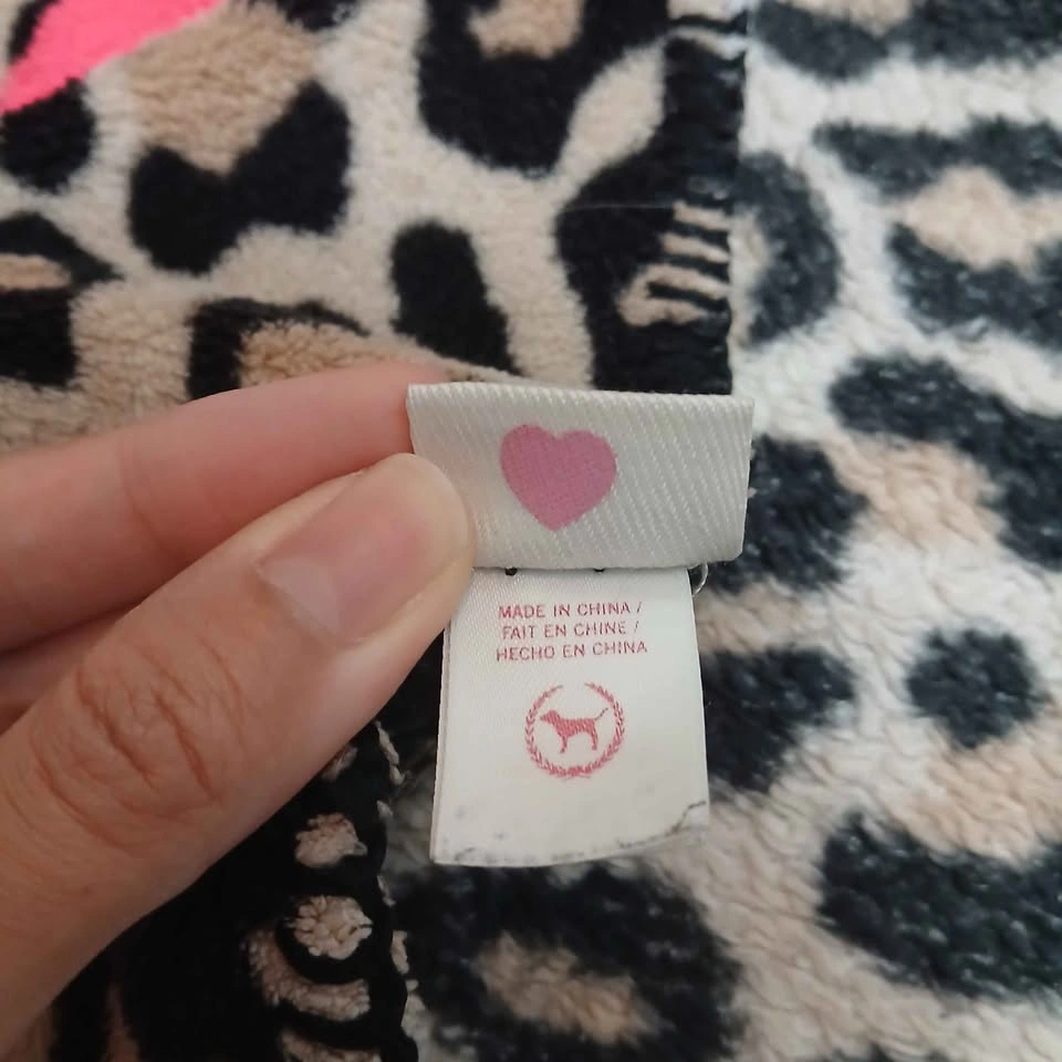 RARE Y2K Vintage Victoria Secret Blanket - photo 4