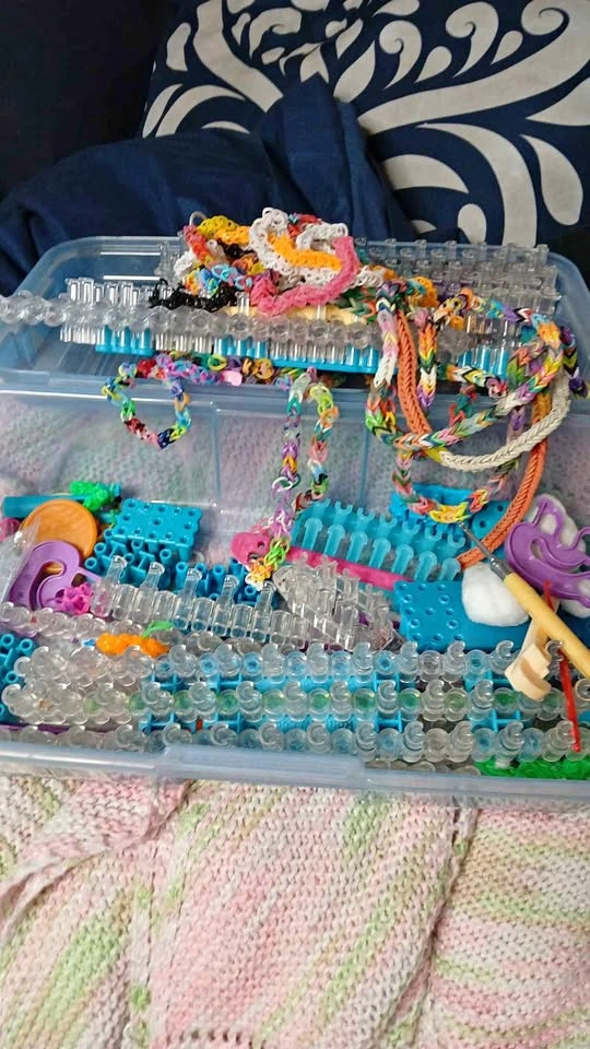 HUGE LOT OF RAINBOW LOOM