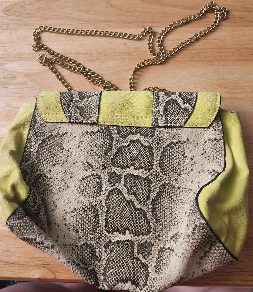 H&M Neon yellow snakeskin studded chain strap clutch bag - photo 2