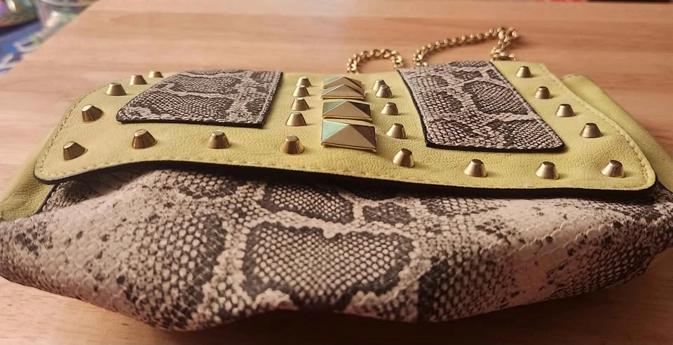 H&M Neon yellow snakeskin studded chain strap clutch bag - photo 3