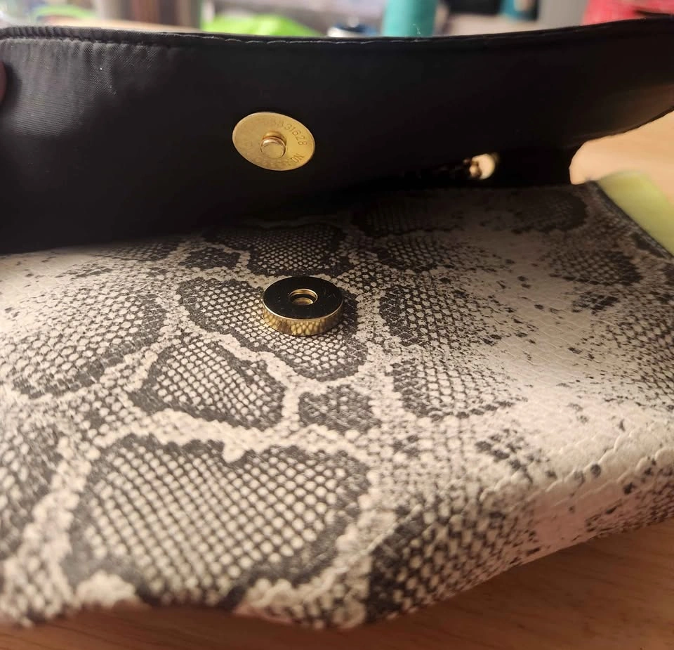 H&M Neon yellow snakeskin studded chain strap clutch bag - photo 4