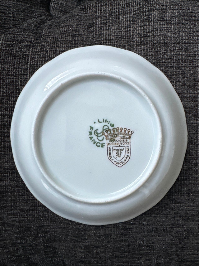 Limoges porcelain trinket dish. 4 inches dia. France. - photo 2