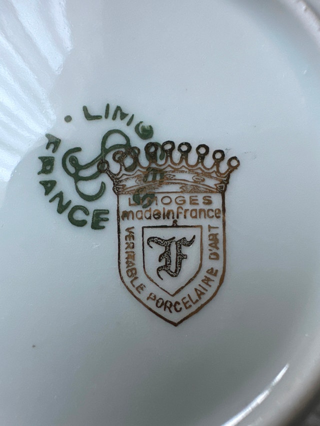 Limoges porcelain trinket dish. 4 inches dia. France. - photo 3