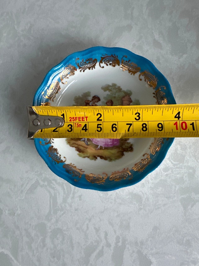 Limoges porcelain trinket dish. 4 inches dia. France. - photo 4