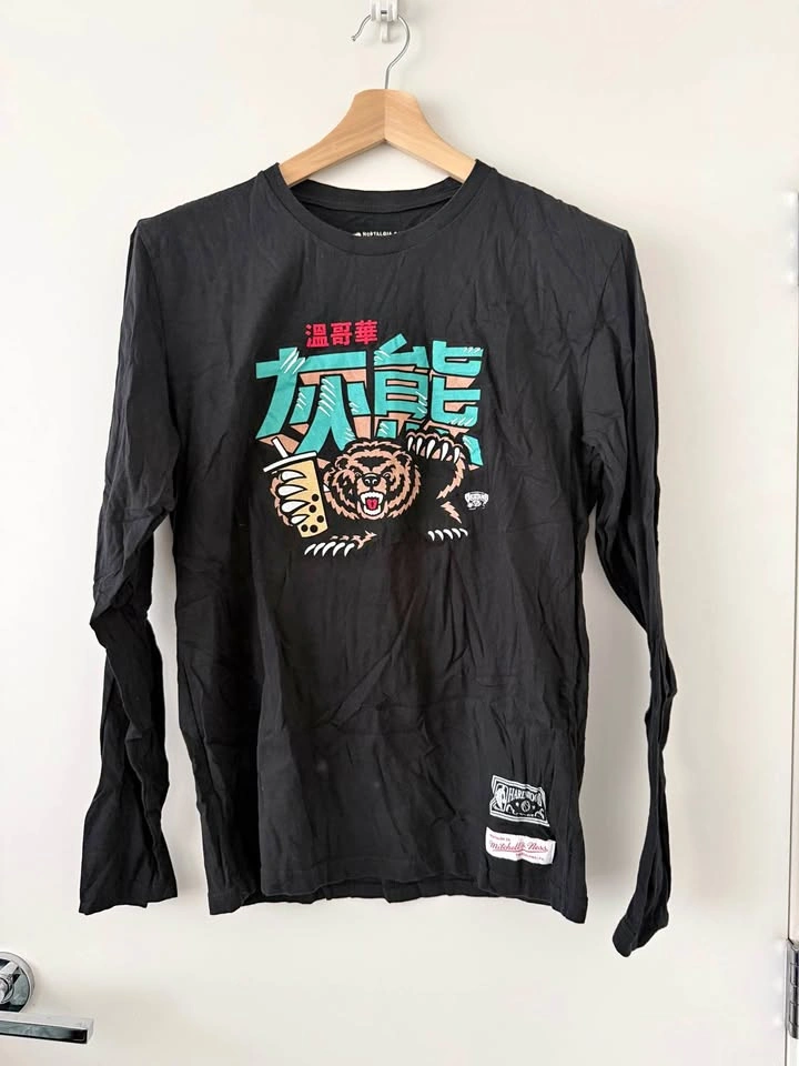 LARGE Mitchell & Ness Boba Vancouver Grizzlies long sleeve t shi