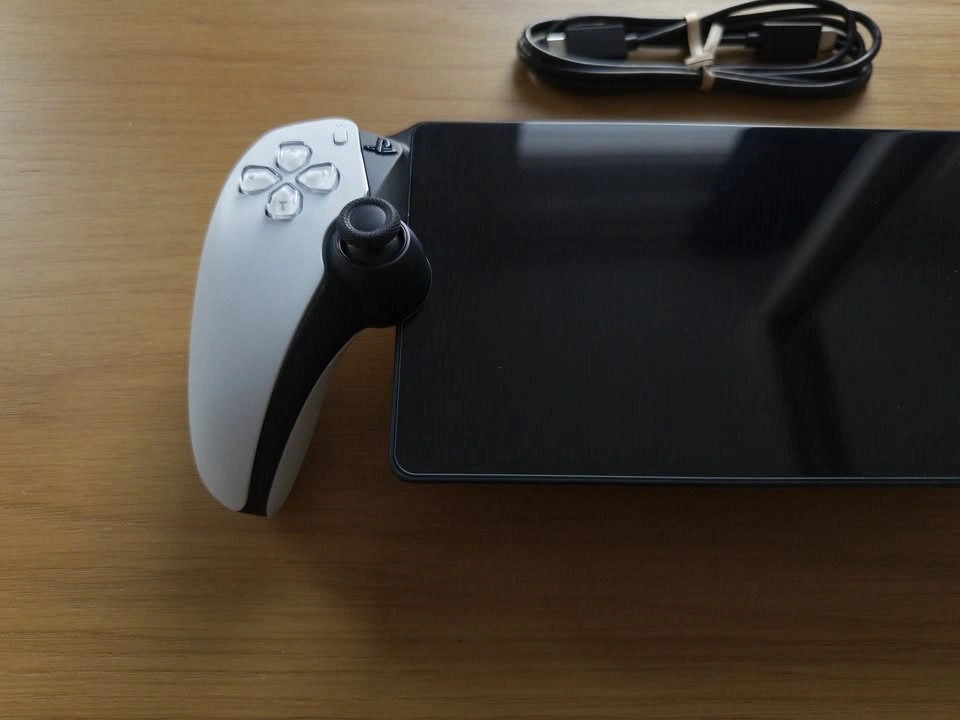Playstation Portal - White + Case - photo 3