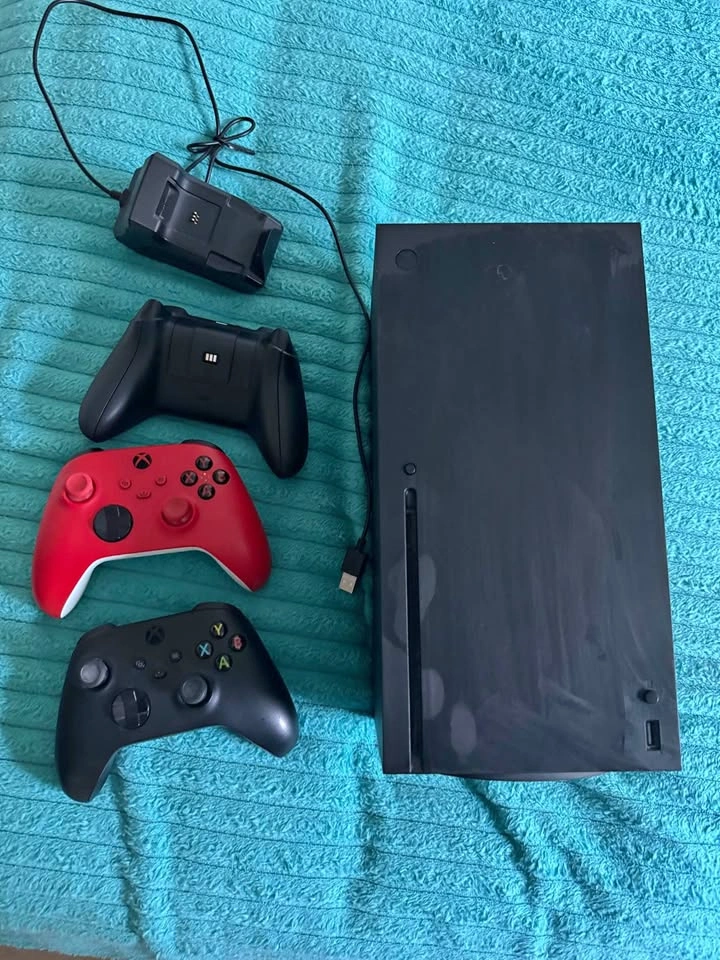 Xbox series X w/cd drive
