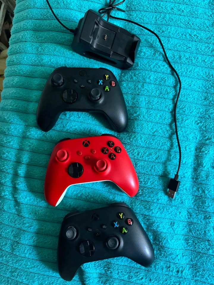 Xbox series X w/cd drive - photo 2