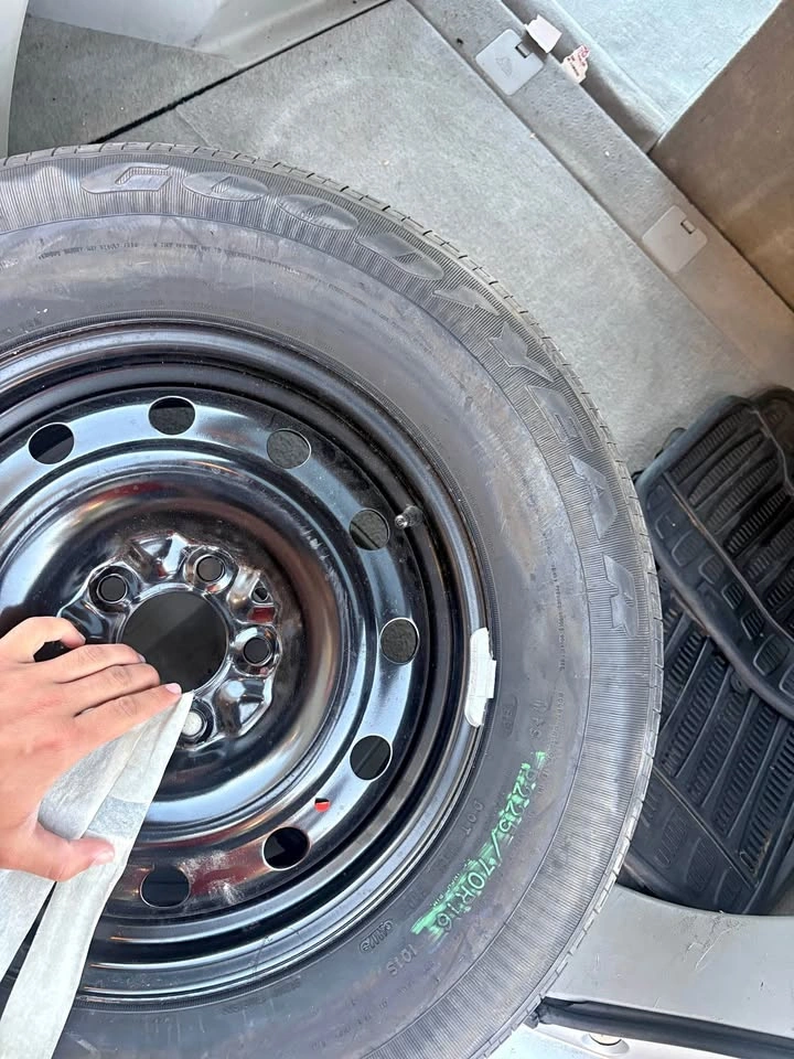 Brand new Goodyear tire 225/70/16 all season