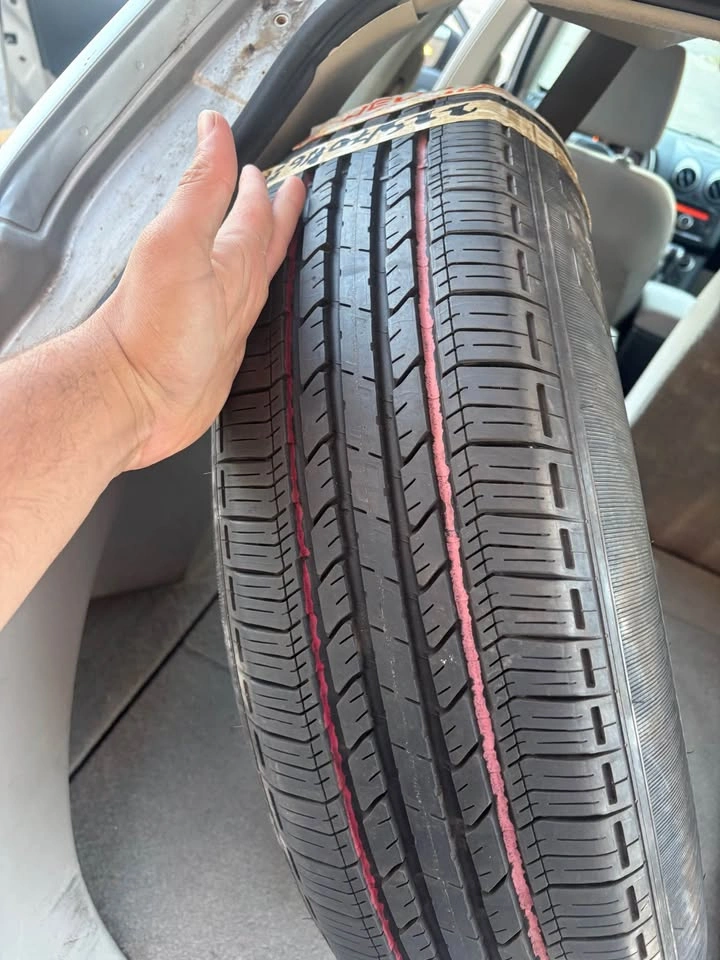 Brand new Goodyear tire 225/70/16 all season - photo 3