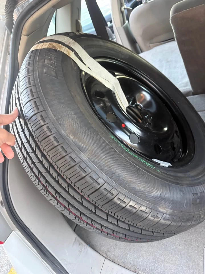 Brand new Goodyear tire 225/70/16 all season - photo 4