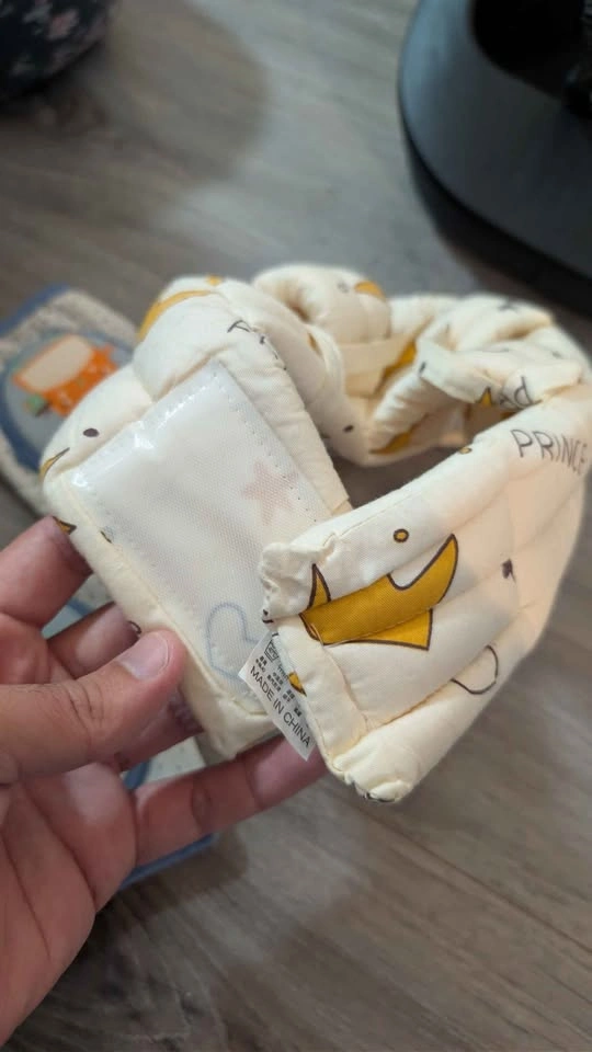 Padded baby safety helmet and knee pads - photo 2