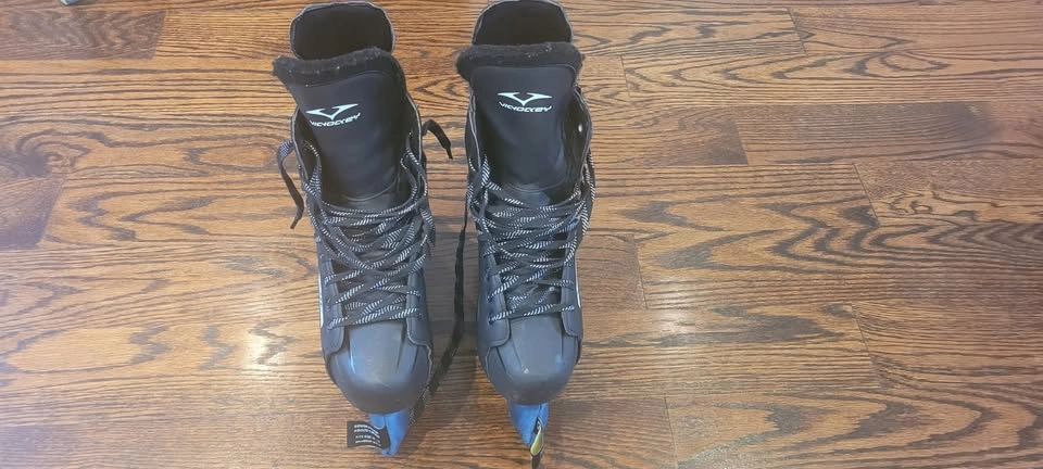 VIC Hockey / Ice Skates - Like New - photo 2