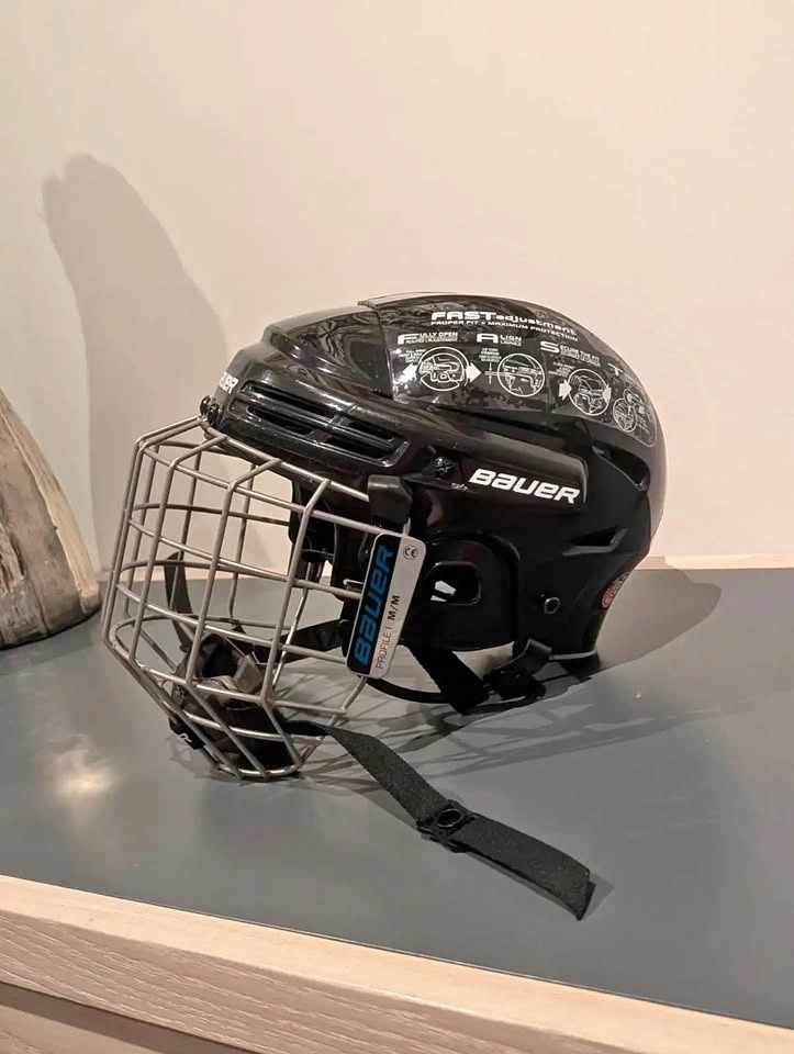 Bauer 2100 Hockey Helmet with Cage - Like New