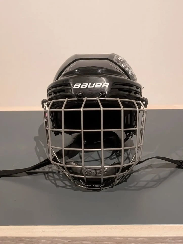 Bauer 2100 Hockey Helmet with Cage - Like New - photo 2