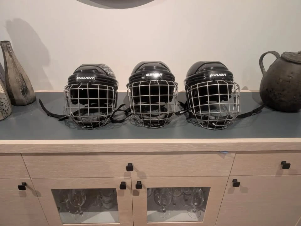 Bauer 2100 Hockey Helmet with Cage - Like New - photo 4