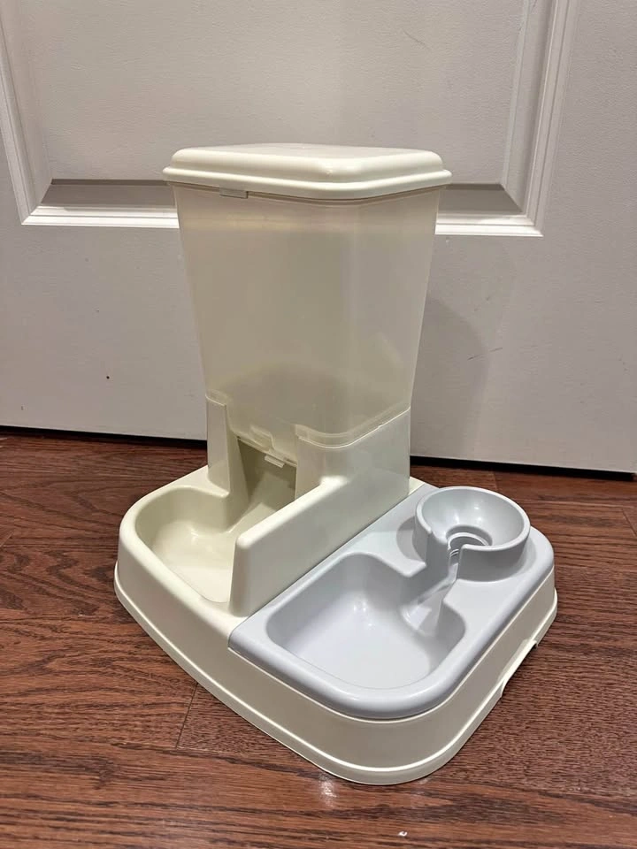 2-in-1 gravity pet feeder and waterer station