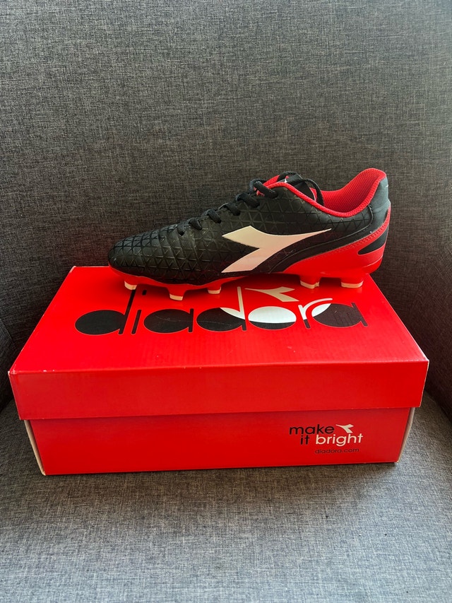 Diadora Men’s Soccer Cleats