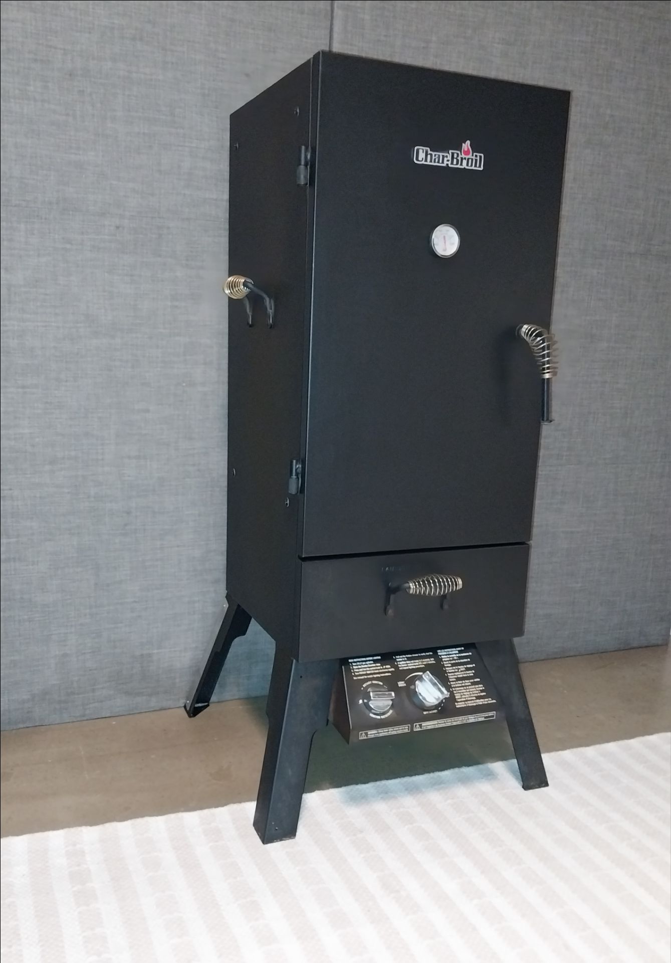 Char-Broil® Vertical Gas Smoker – Clean, Fully Functional - photo 2