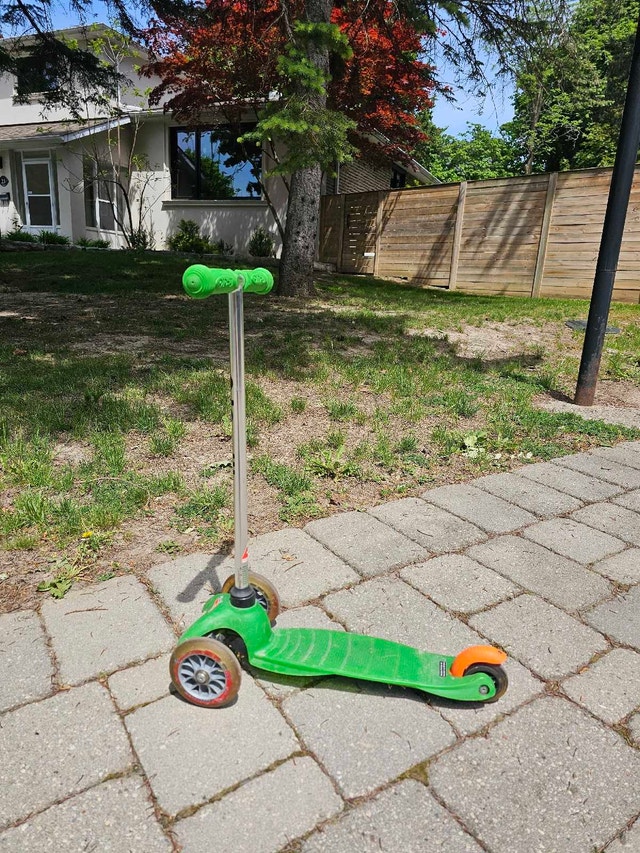 Micro Mini Kids Scooter — Green/Orange, Ages 2–10