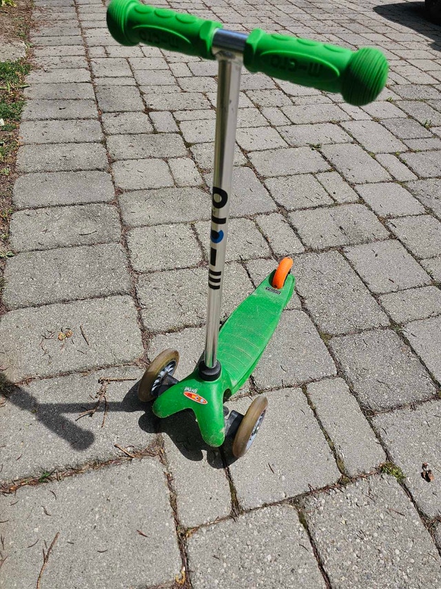 Micro Mini Kids Scooter — Green/Orange, Ages 2–10 - photo 2