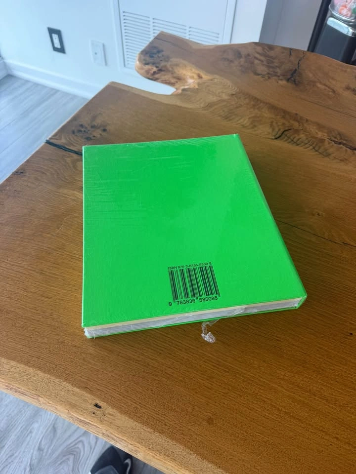 NEW, SEALED Virgil Abloh. Nike. Icons Coffee Table Book - photo 2