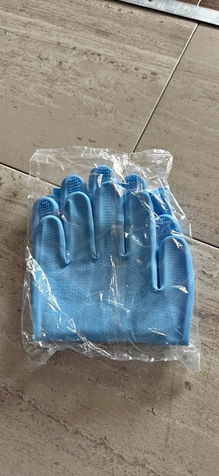 Dog shower glove/dishes glove