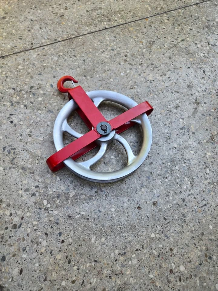 Construction Pulley - photo 3