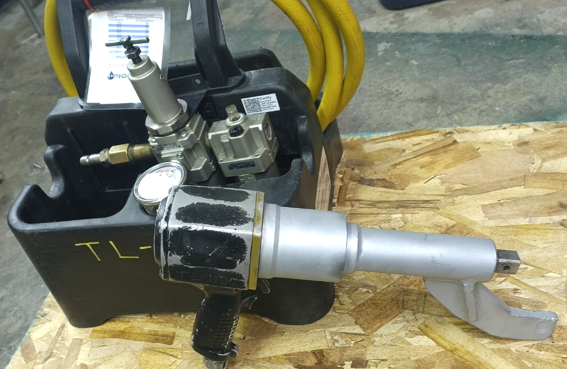RAD 800NGX Pneumatic Torque Wrench W/ Regulator & Tool Holder - photo 3