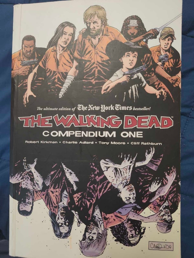 THE WALKING DEAD COMPENDIUM ONE