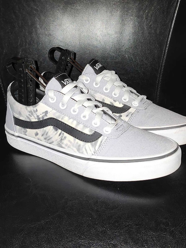 Vans Ward Tie Dye canvas women's 8.5 US