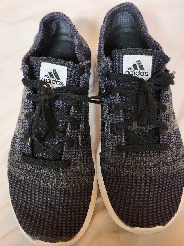 Adidas Youth shoes size 4 US - photo 2