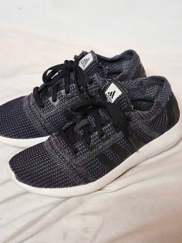 Adidas Youth shoes size 4 US - photo 3