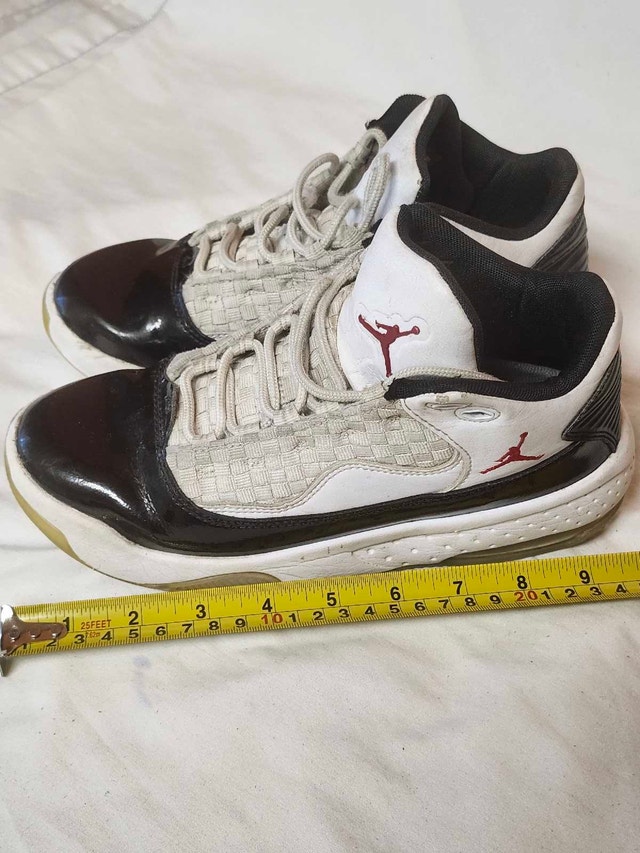 Jordan Max Aura 2 Youth 4.5 US
