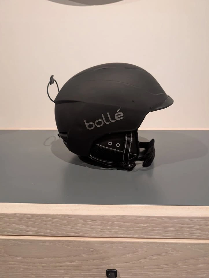 Bollé Black Ski/Snowboard Helmet - Lightly Used Great Condition - photo 2