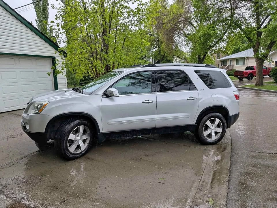 2011 GMC Acadia AWD – Silver SUV