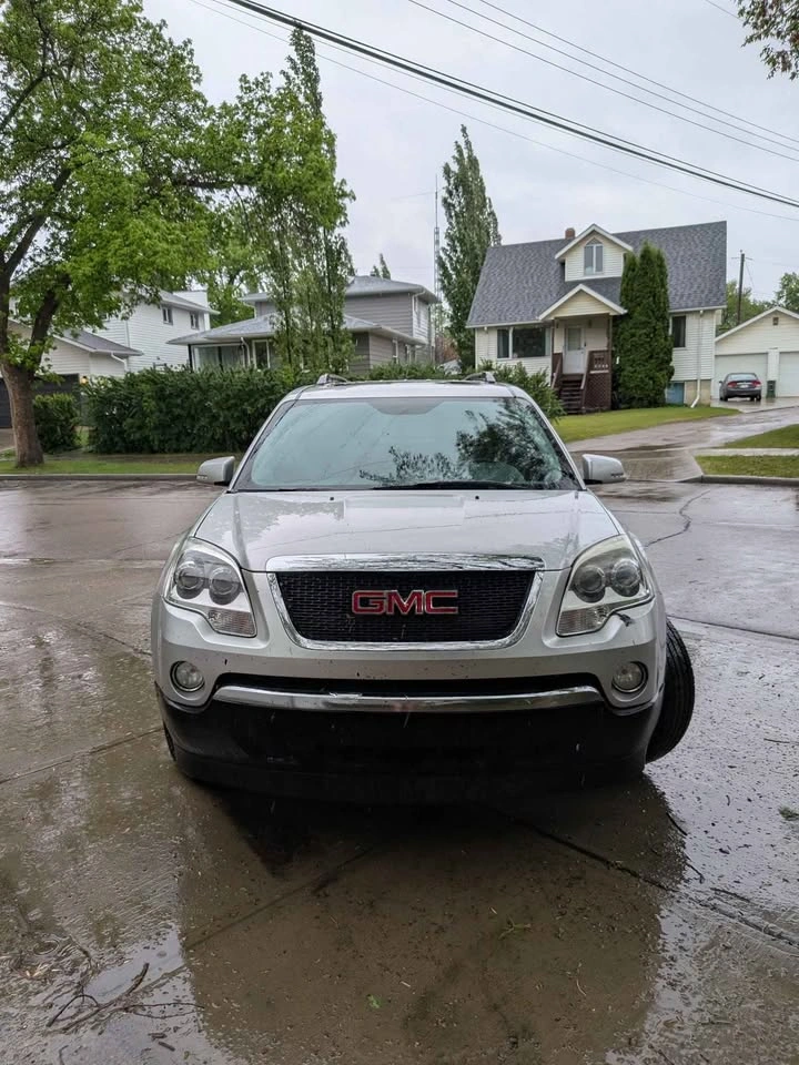 2011 GMC Acadia AWD – Silver SUV - photo 2