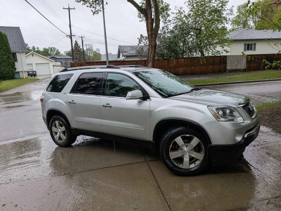 2011 GMC Acadia AWD – Silver SUV - photo 3