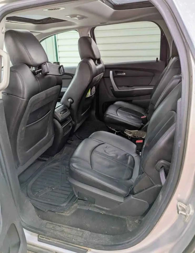 2011 GMC Acadia AWD – Silver SUV - photo 5
