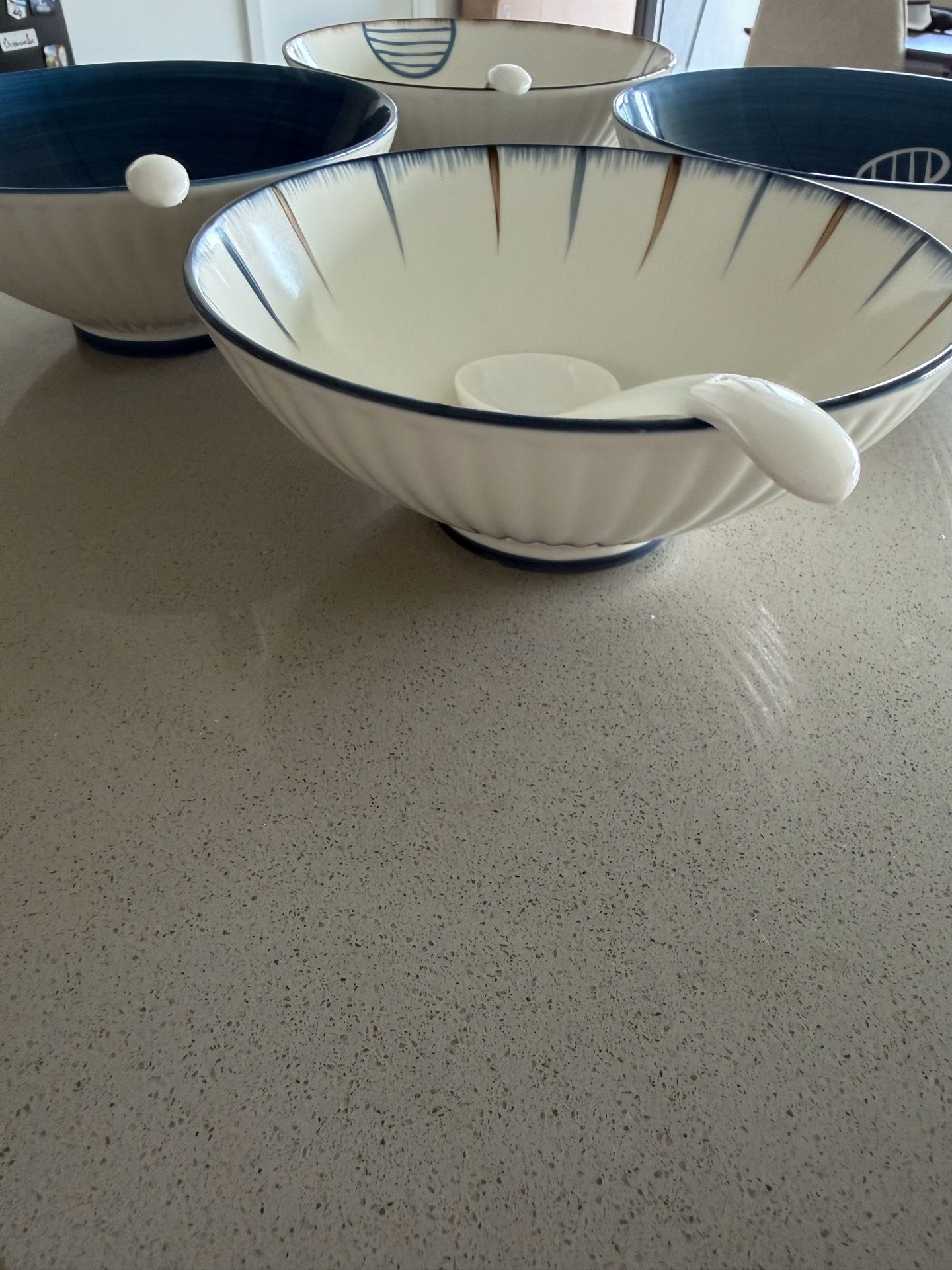 4 Ceramic Ramen Bowls - photo 2