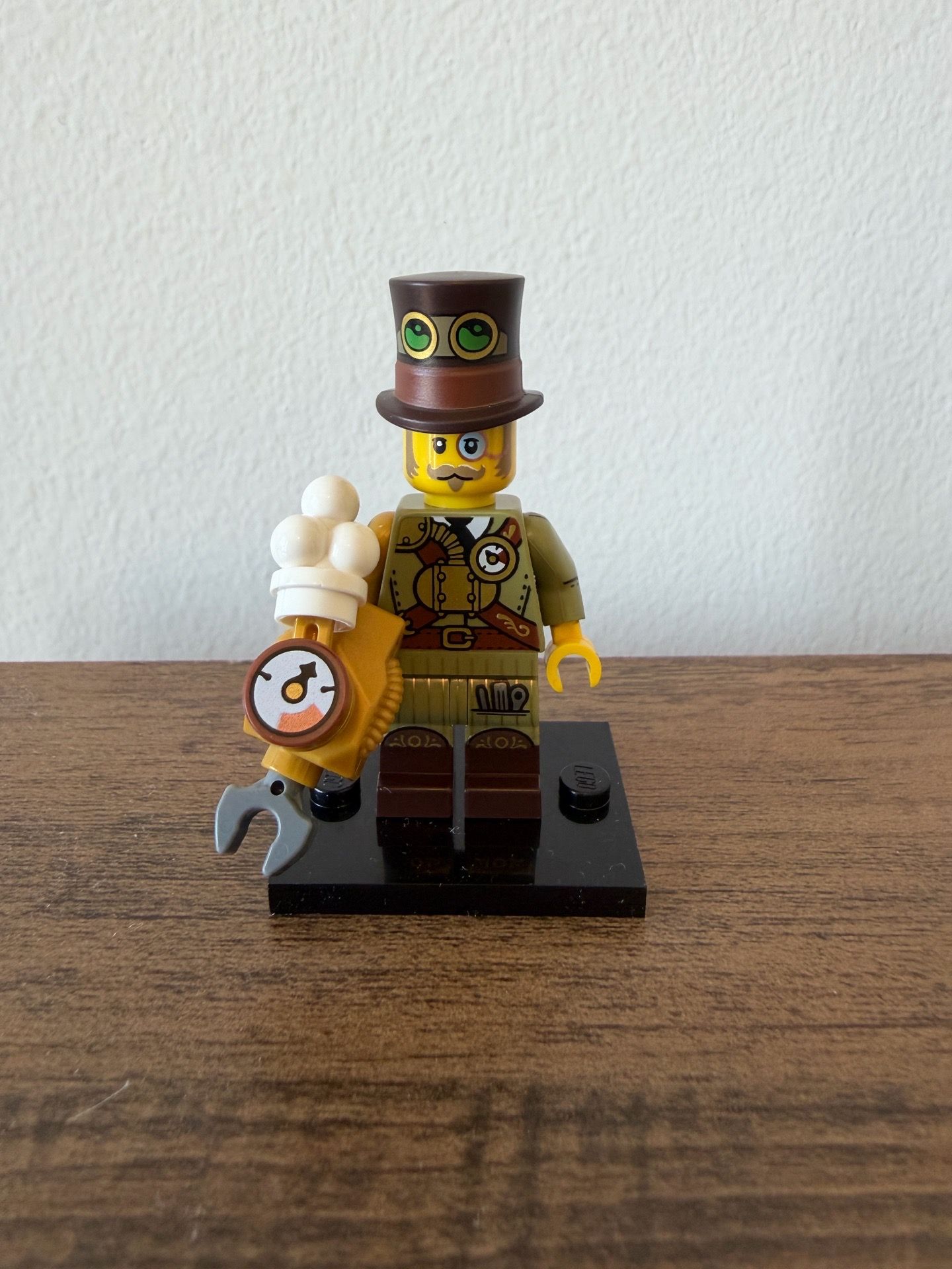 LEGO Series 27 Collectible Minifigures 71048 - Steampunk Invento